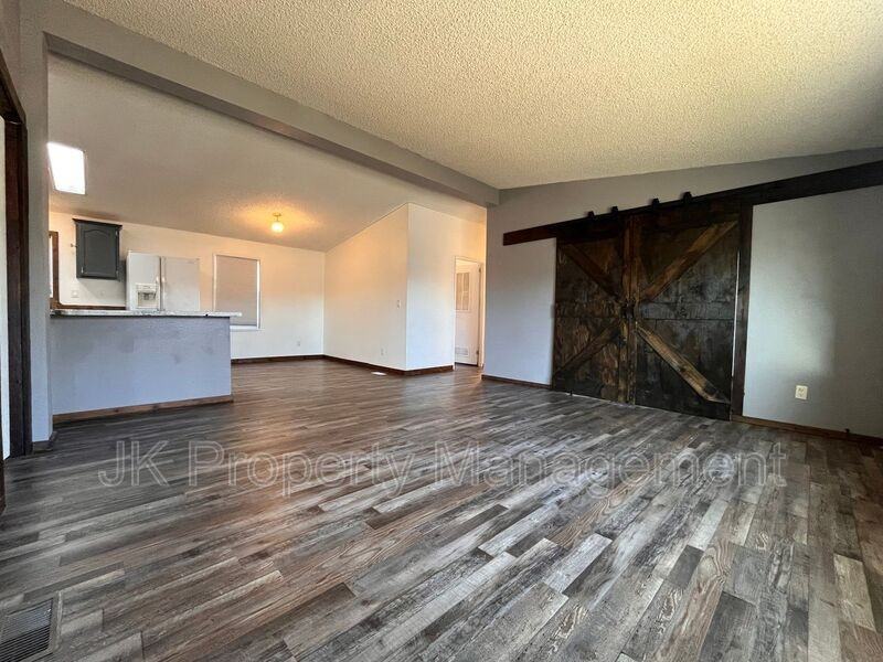 300 7th St Sw - Photo 4 of 19