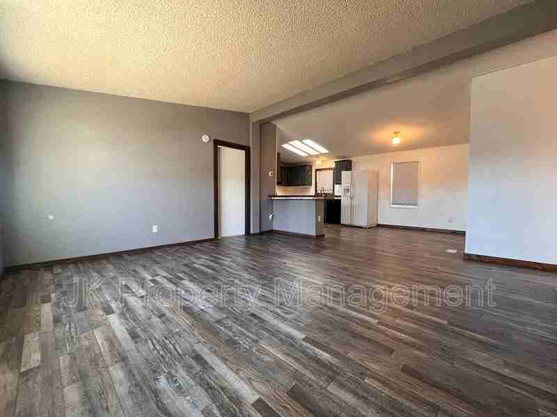 300 7th St Sw - Photo 5 of 19