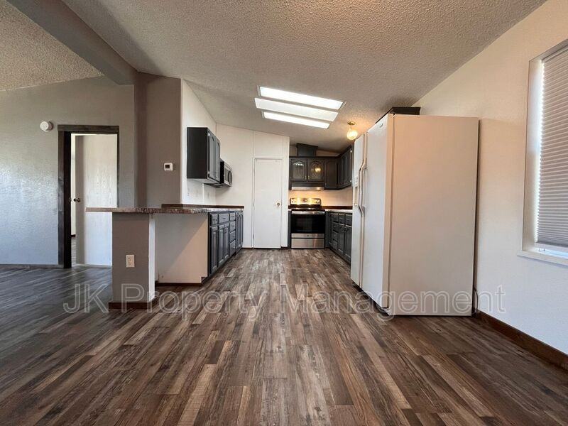 300 7th St Sw - Photo 7 of 19