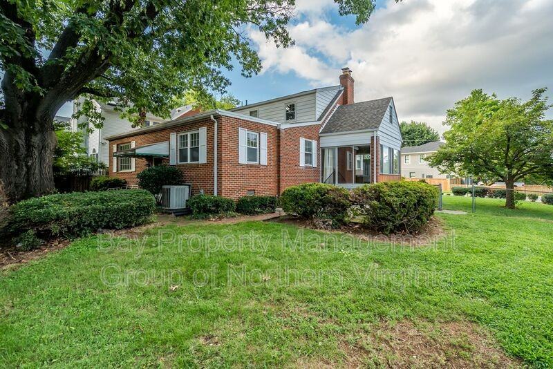 2300 N Buchanan St - Photo 3 of 41