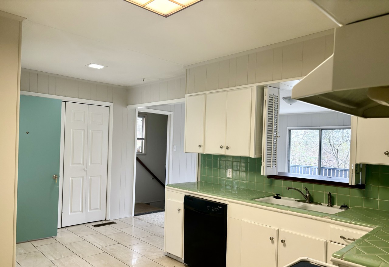 69 Belmont Dr - Photo 2 of 15