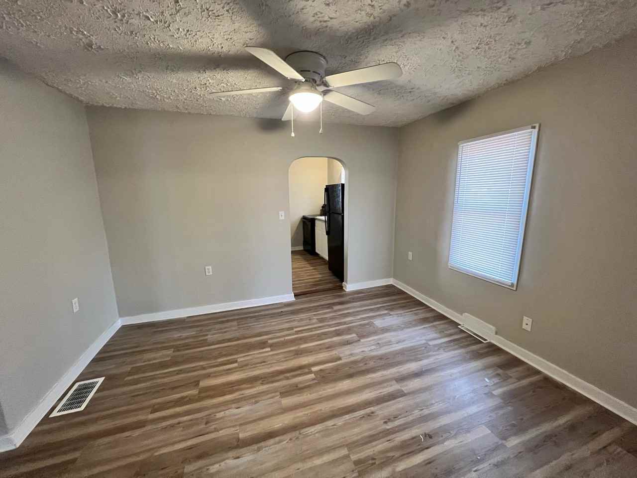 819 South Maguire Street - Photo 3 of 7