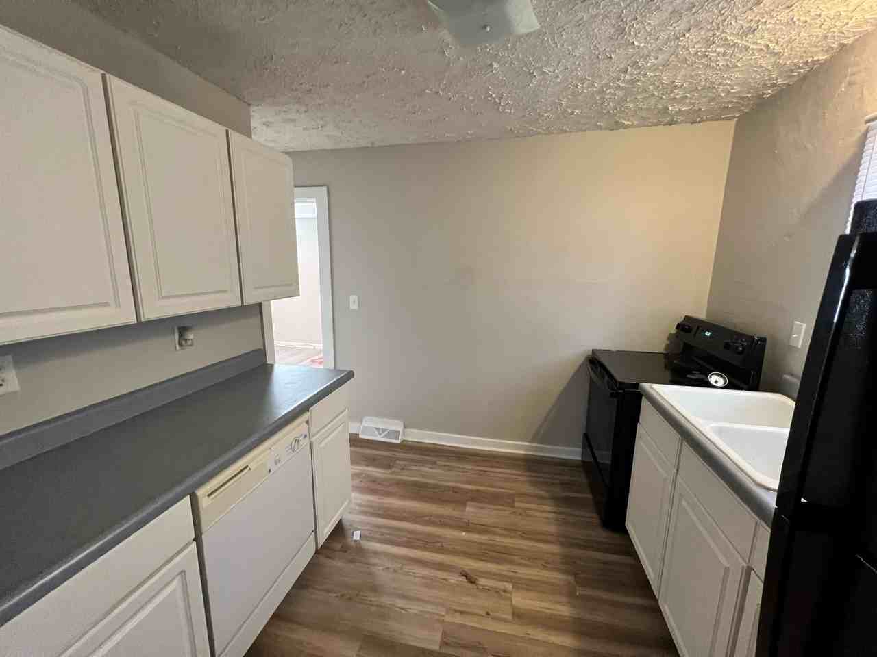 819 South Maguire Street - Photo 4 of 7