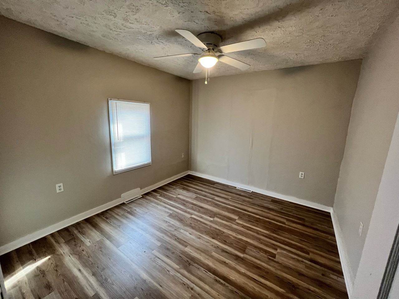 819 South Maguire Street - Photo 5 of 7