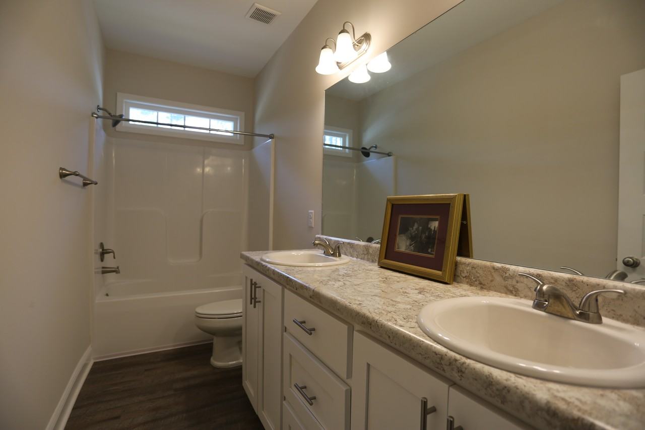 302 Debbie Dr - Photo 2 of 14