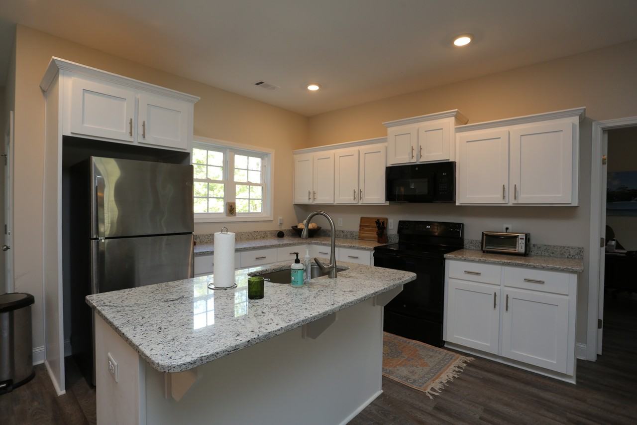 302 Debbie Dr - Photo 5 of 14