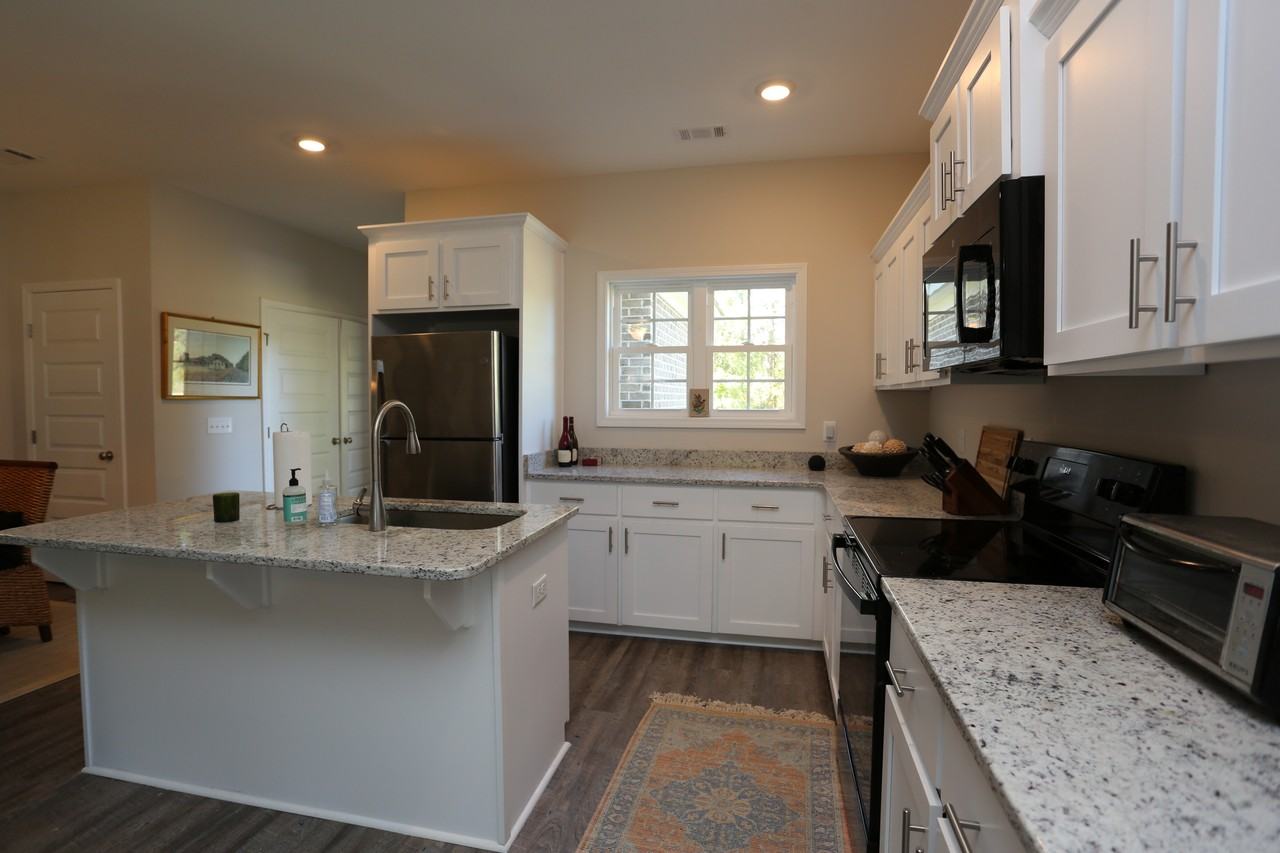 302 Debbie Dr - Photo 6 of 14