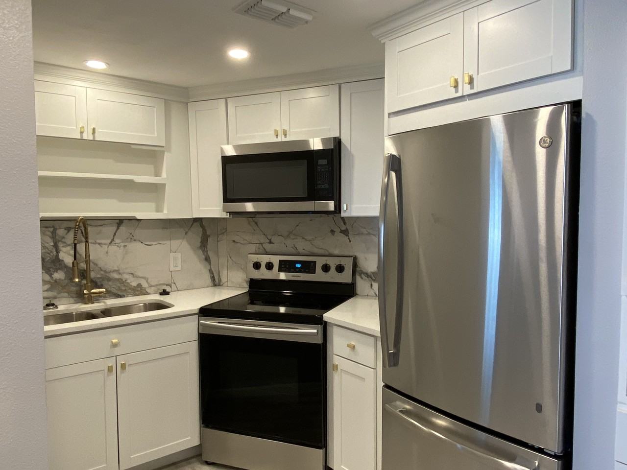 1827 10th St N - Photo 2 of 9