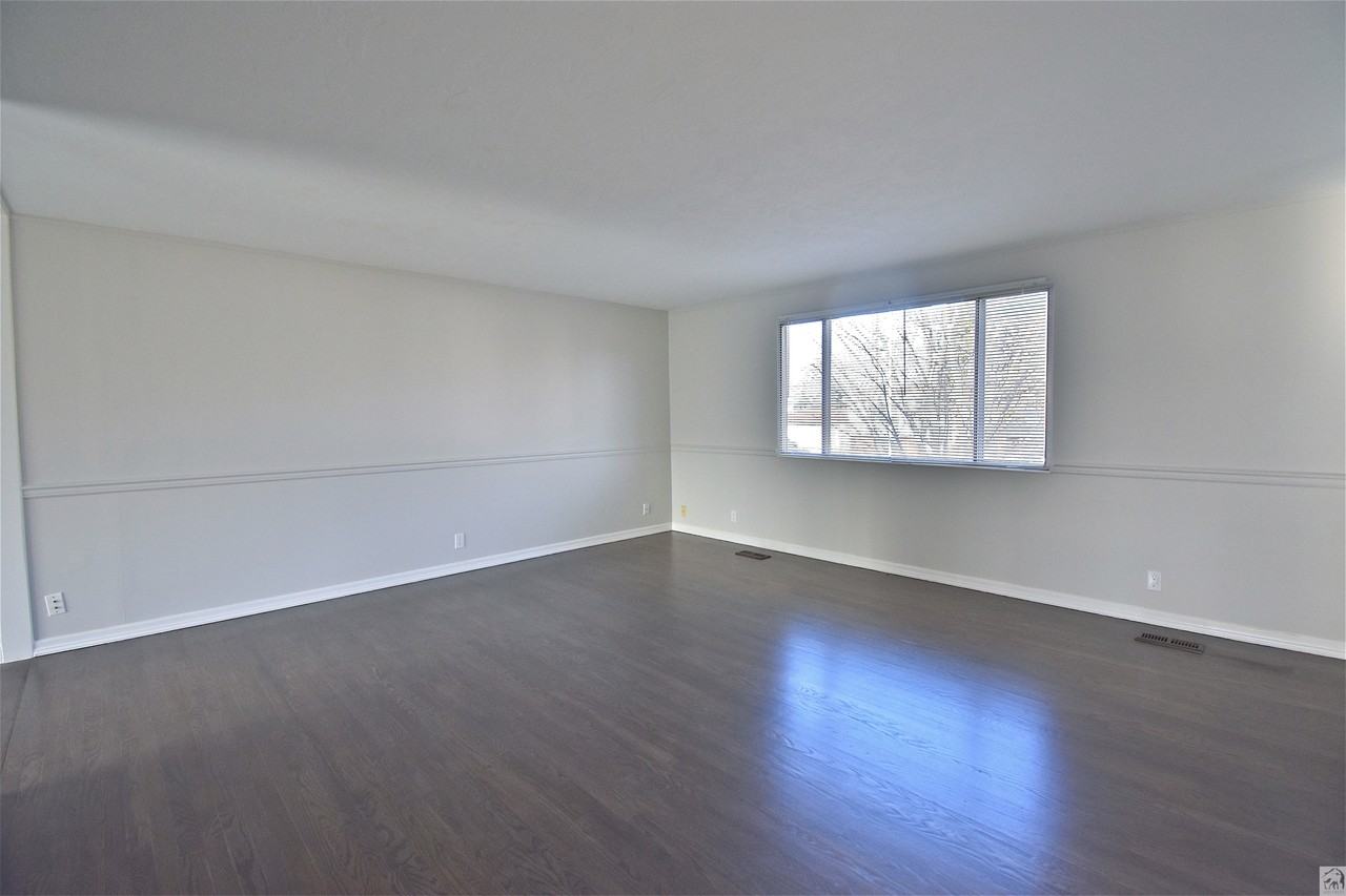3509 W Ottawa Dr - Photo 2 of 35