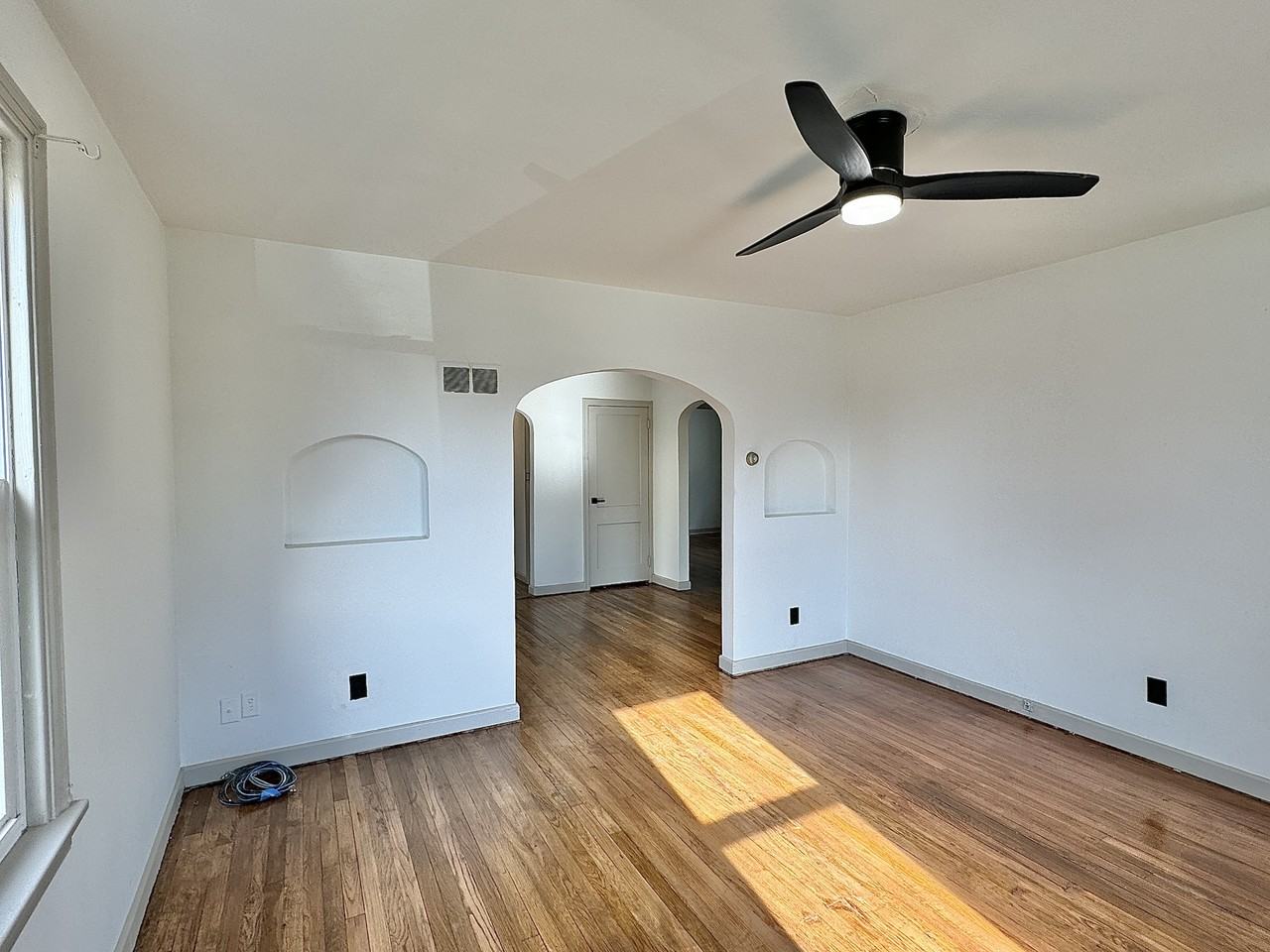 1503 E Carpenter St - Photo 3 of 9