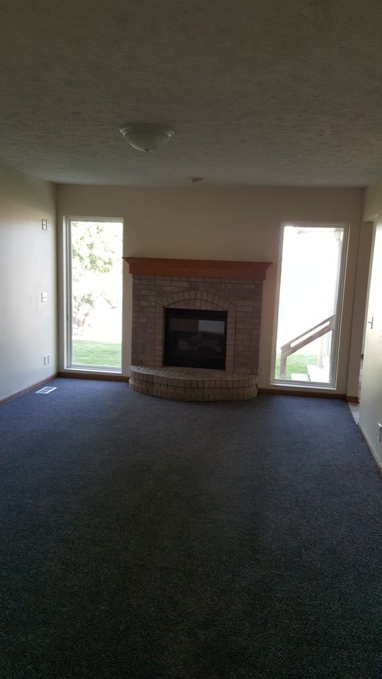 6929 S 81st St - Photo 3 of 11