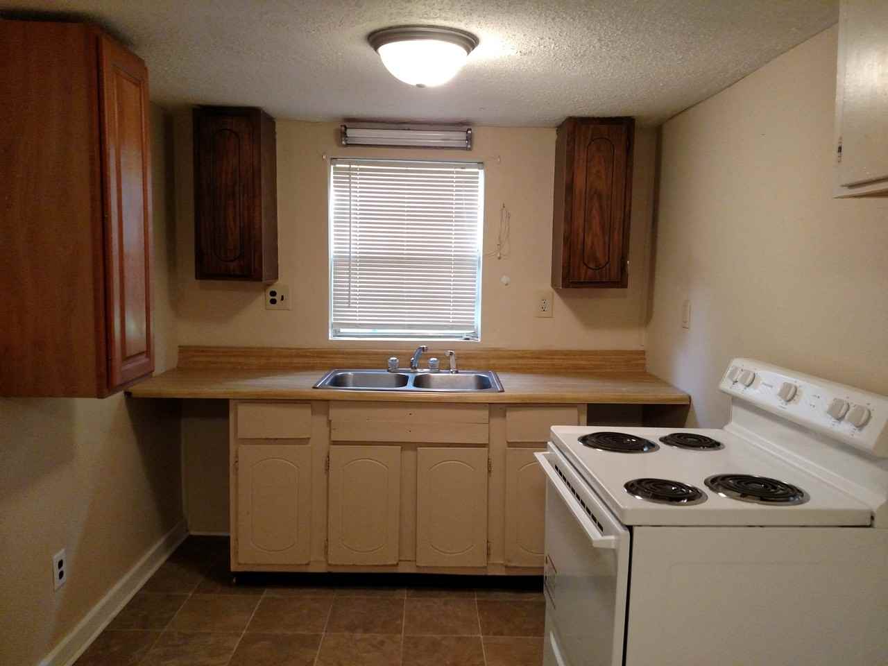2046 Cres Club Dr - Photo 2 of 3