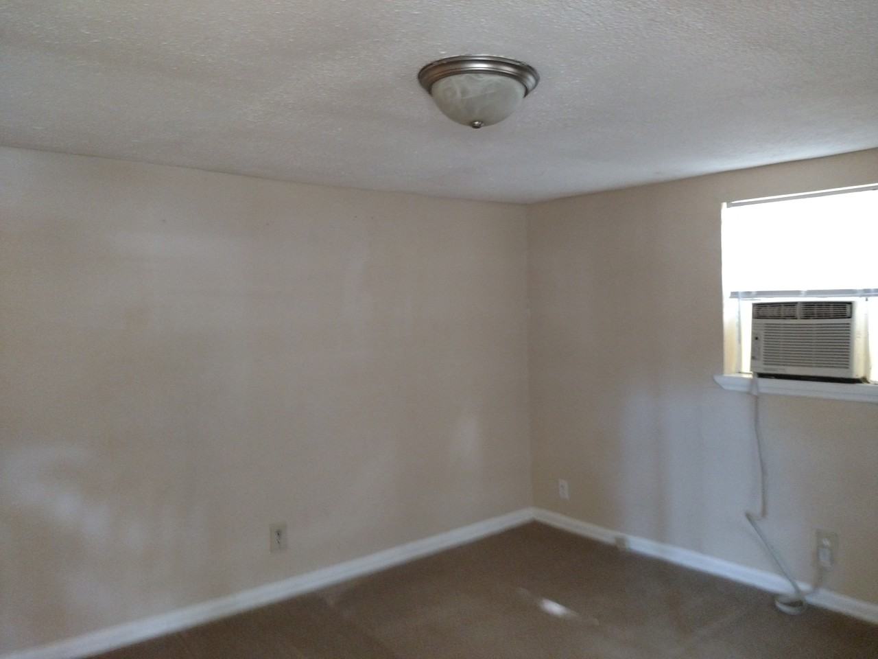 2046 Cres Club Dr - Photo 3 of 3