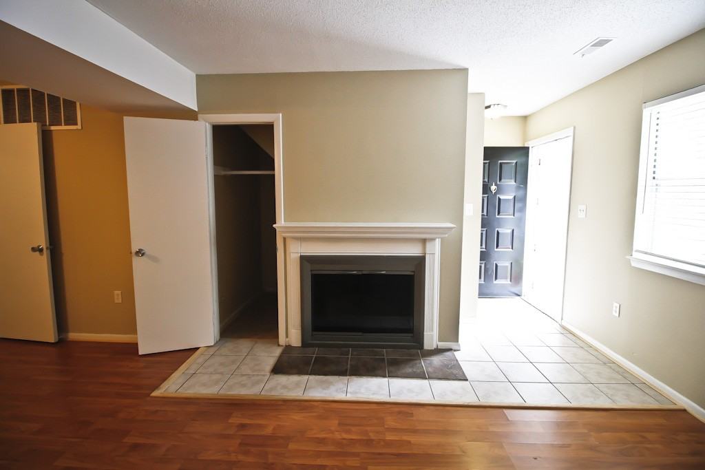 12730 Woodside Ln - Photo 3 of 25