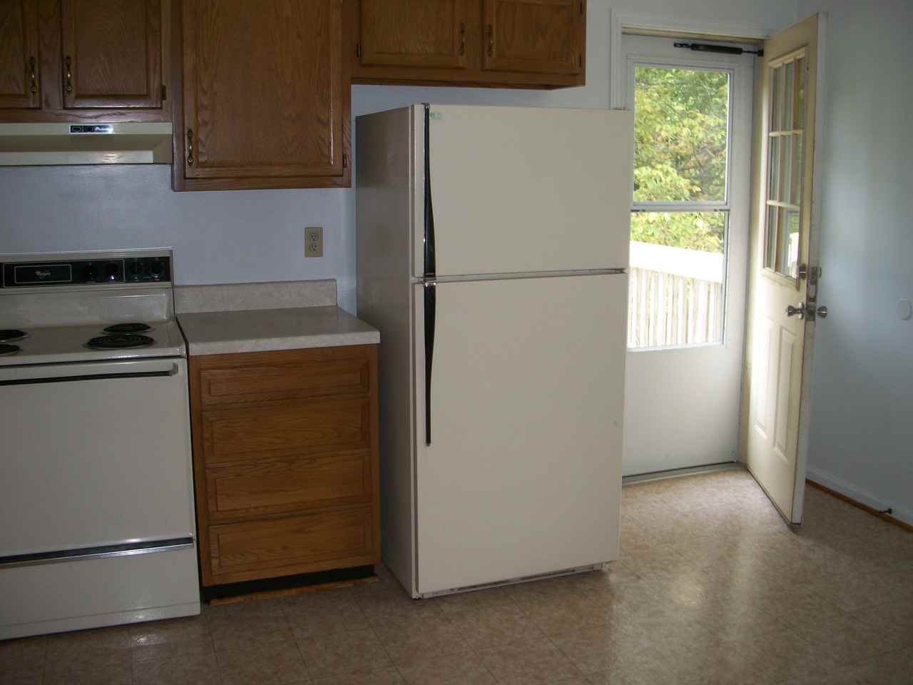 943 Academy St - Photo 2 of 12