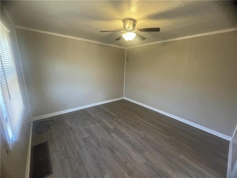 407 Mason St - Photo 4 of 6