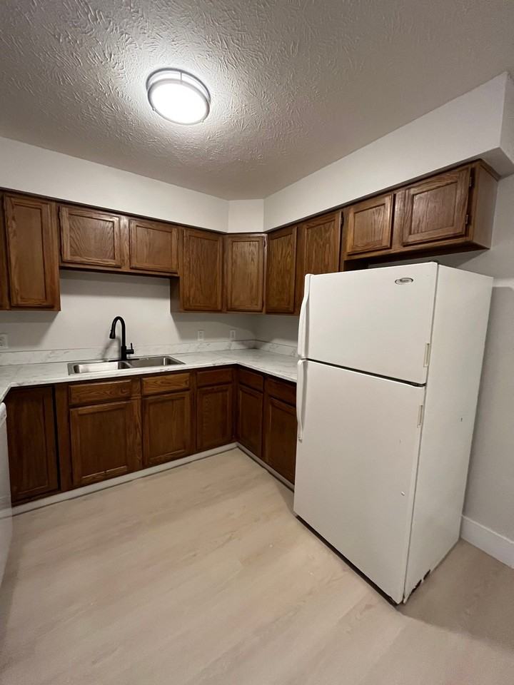 535 W Saunders - Photo 2 of 9