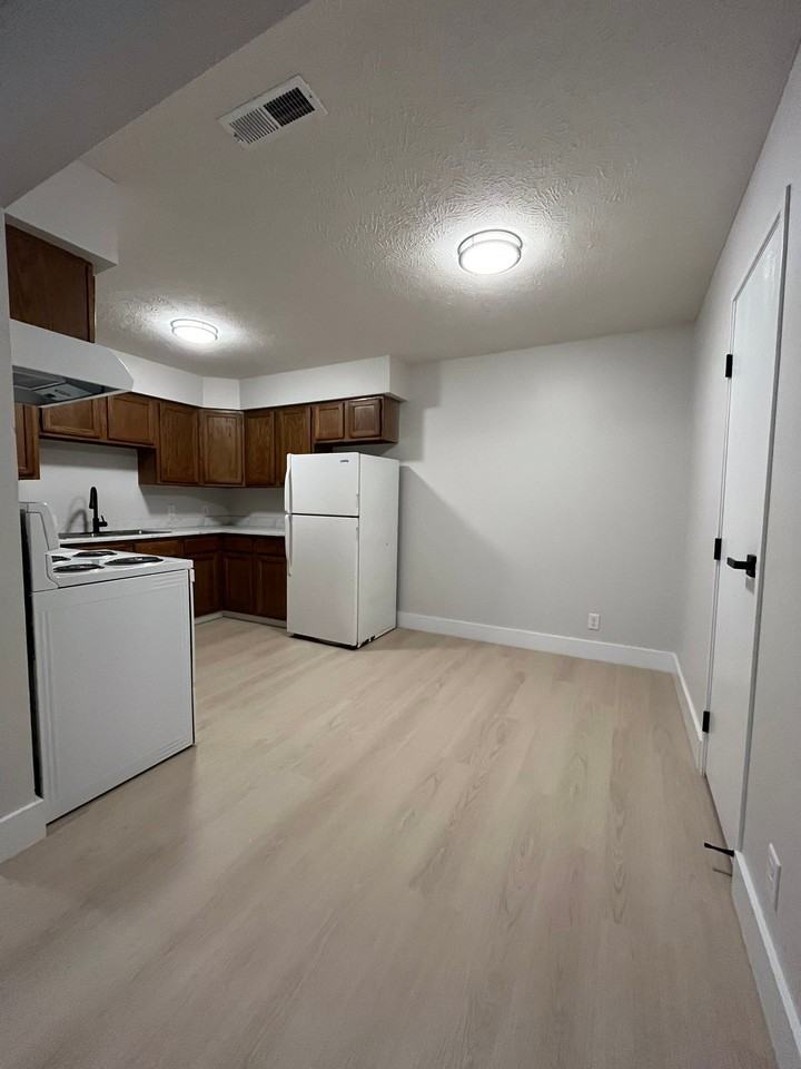 535 W Saunders - Photo 3 of 9