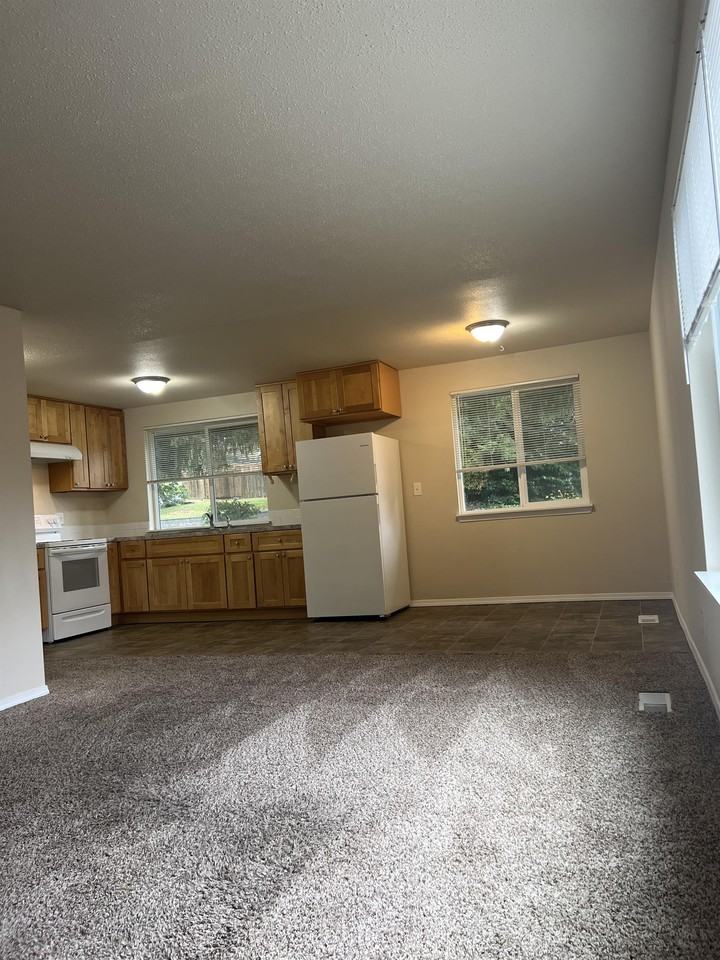 1053-1055 McCormick Street Southeast - Photo 2 of 9