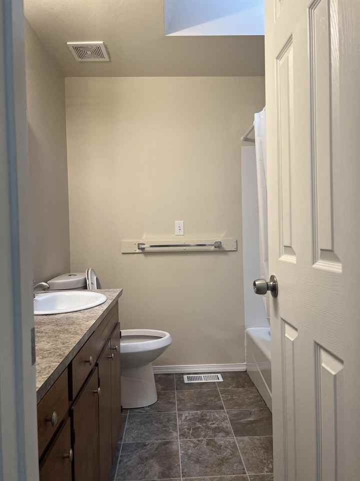 1053-1055 McCormick Street Southeast - Photo 3 of 9