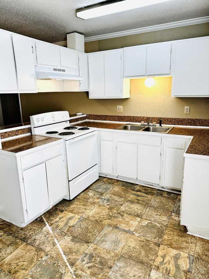 100 Garrett Ln. - Photo 2 of 5