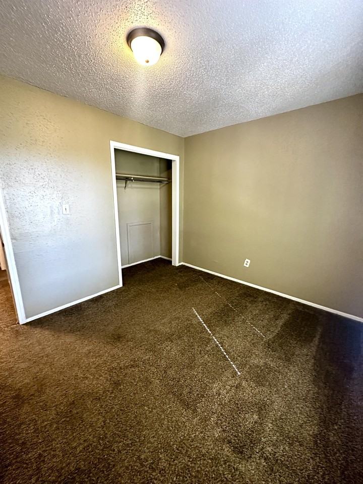 100 Garrett Ln. - Photo 3 of 5