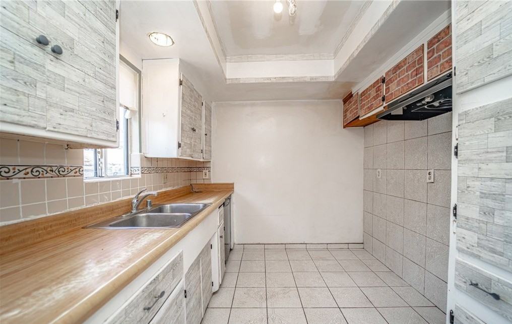 21826 Caroldale Ave #NA - Photo 3 of 8