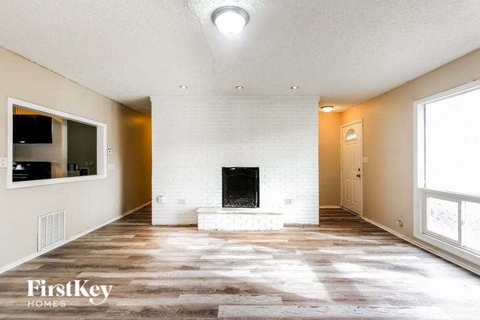 5876 Meadowlark Dr - Photo 3 of 15