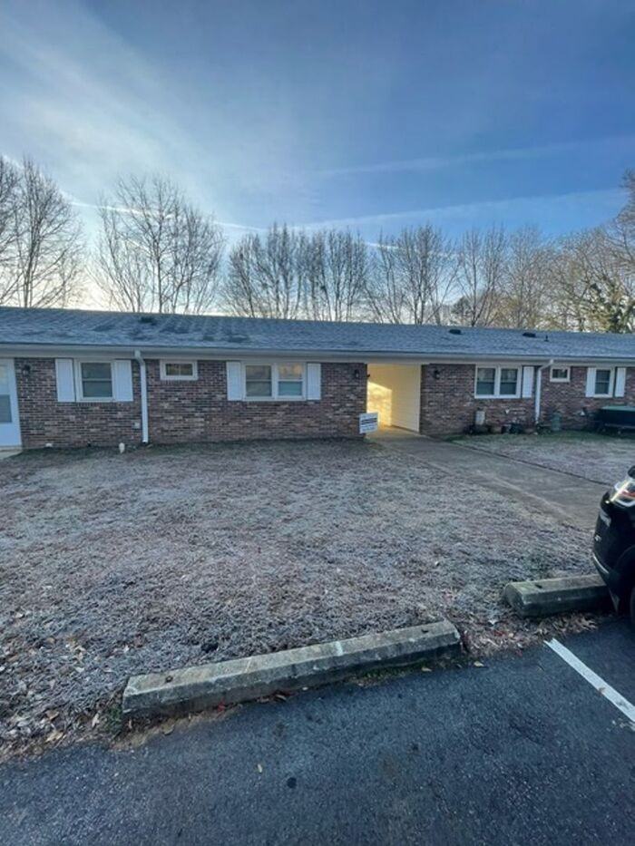 300 Brook Glenn Rd #9