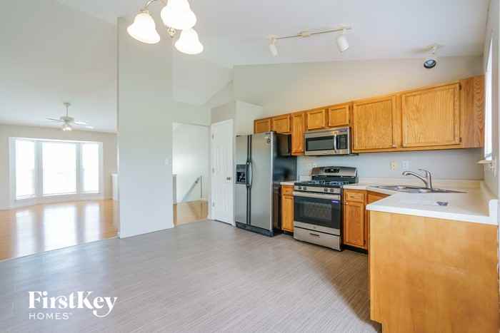 2374 Golden Gate Dr - Photo 3 of 15