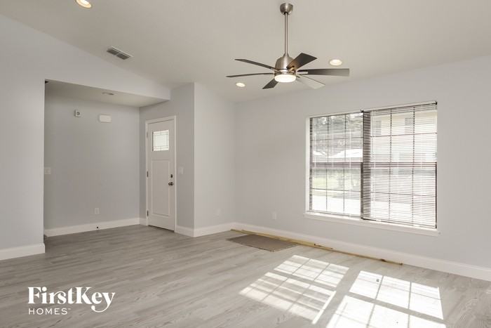 125 Madalyn Ct - Photo 3 of 15