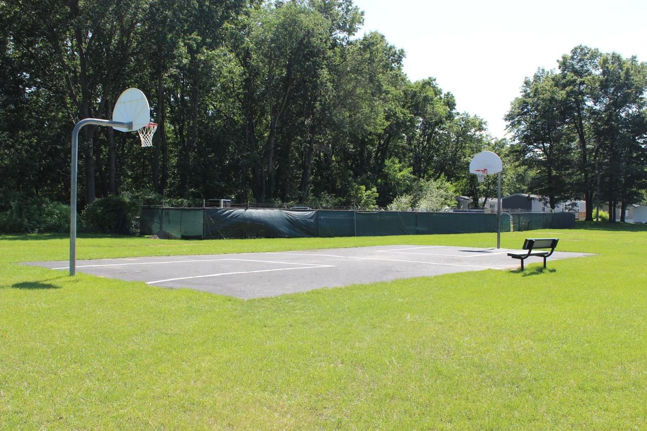 Groveland Manor Homes 13318 Dixie Hwy, Holly, MI 48442 Zumper