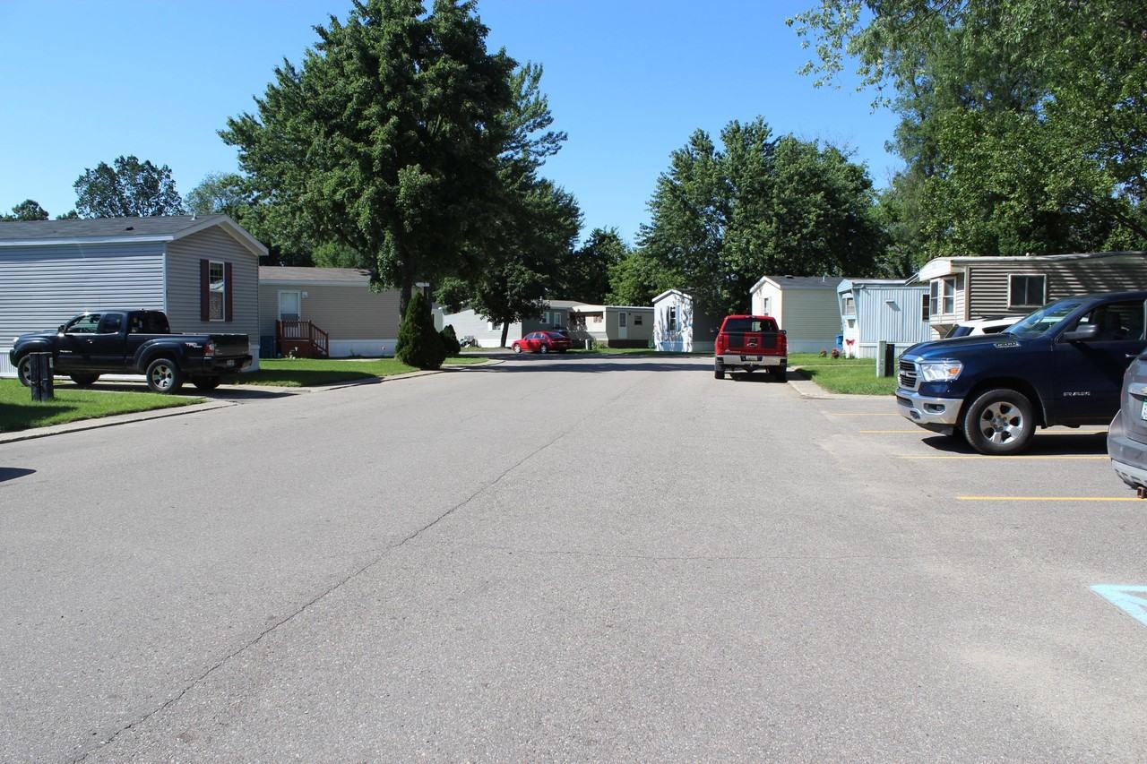 Groveland Manor Homes 13318 Dixie Hwy, Holly, MI 48442 Zumper