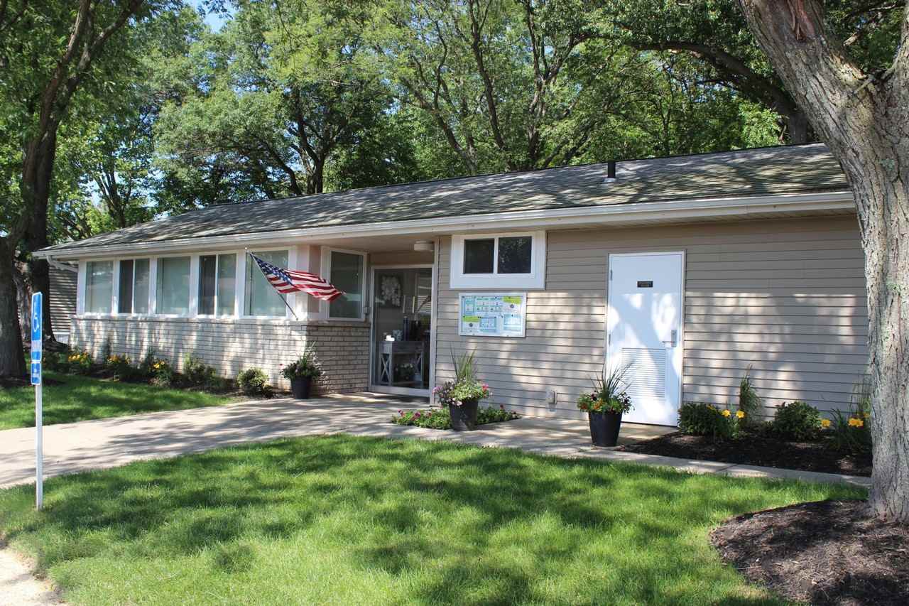 Groveland Manor Homes 13318 Dixie Hwy, Holly, MI 48442 Zumper