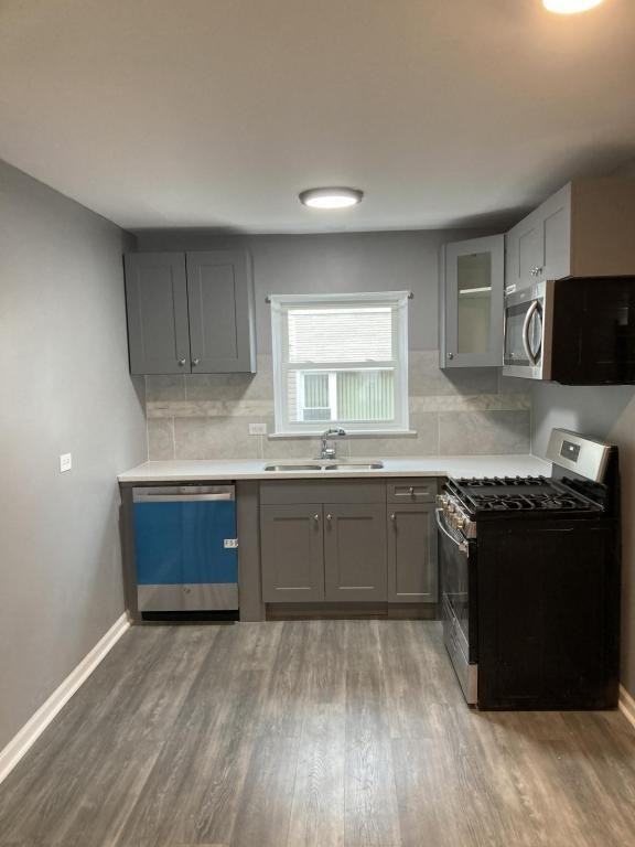 808 E 89th Pl - Photo 4 of 9