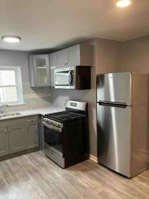 808 E 89th Pl - Photo 5 of 9