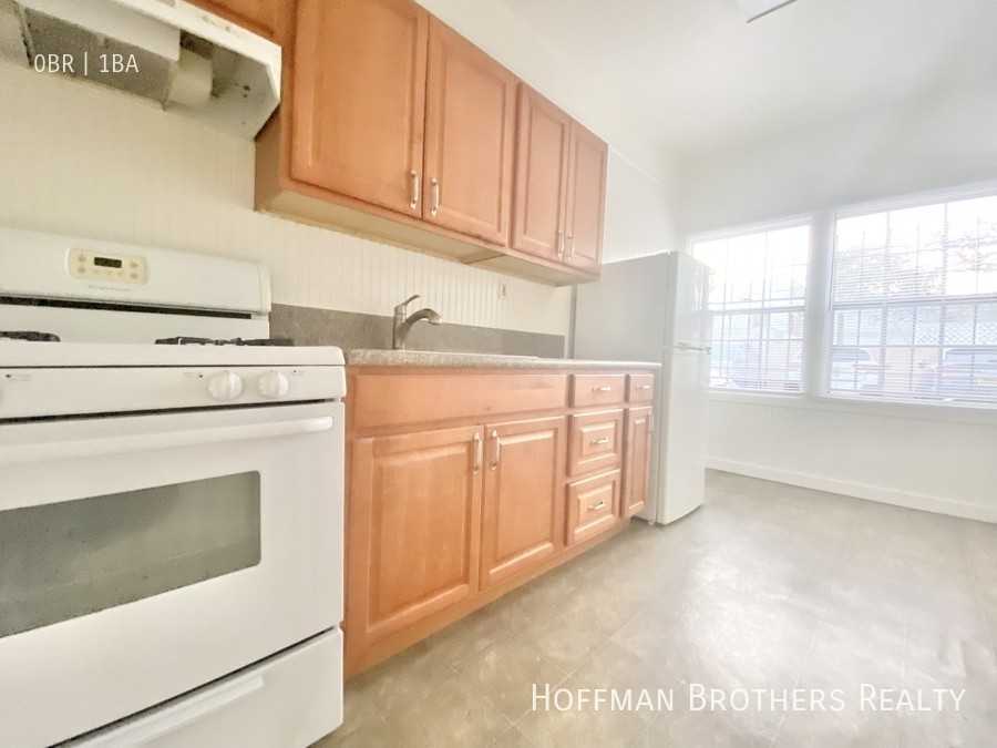 437 N Van Ness Ave #7 - Photo 2 of 7