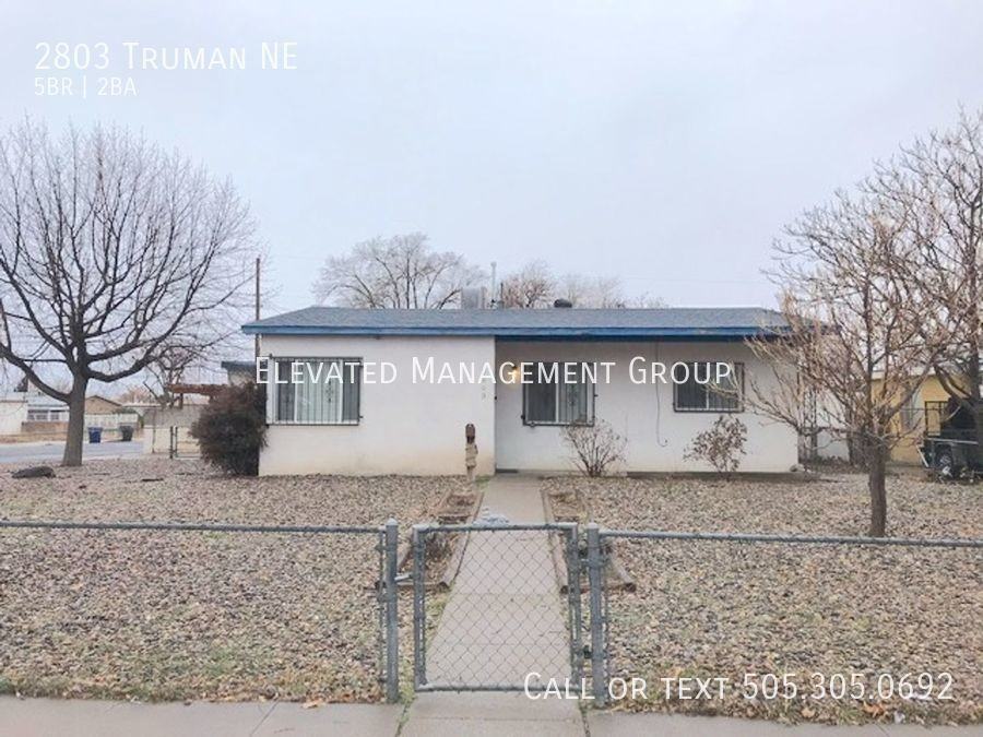 2803 Truman St Ne - Photo 2 of 37