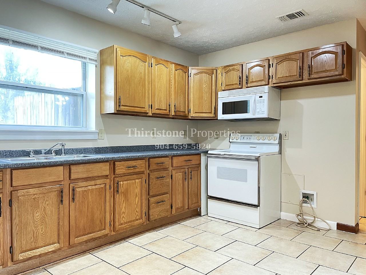 1717A Lindsey Rd - Photo 4 of 16