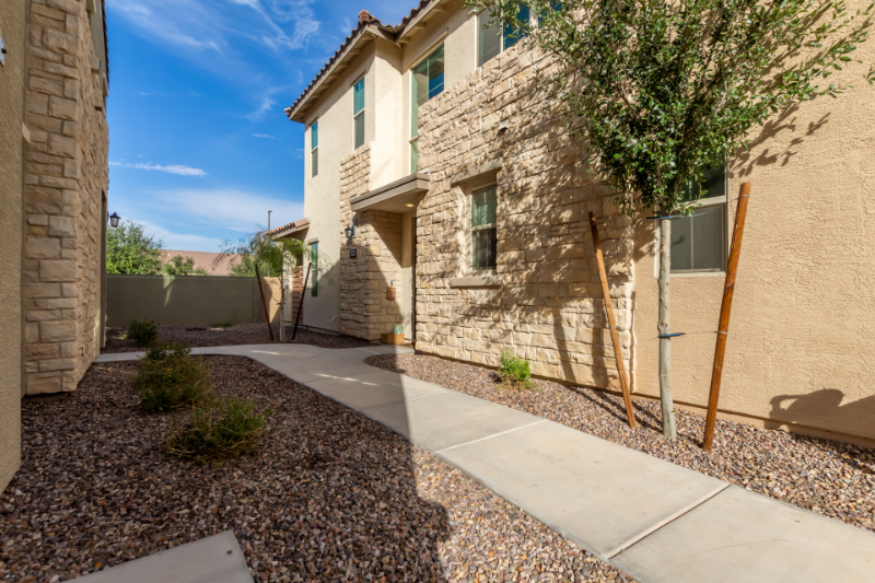 744 E Zesta Ln #103 - Photo 3 of 39