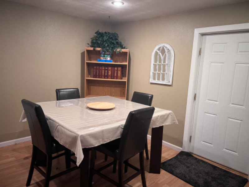 1661 Paint St - Photo 2 of 5
