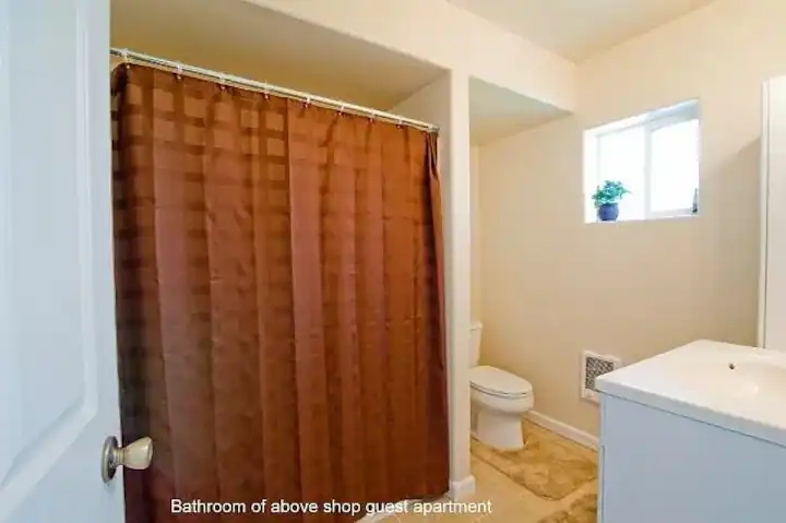1661 Paint St - Photo 3 of 5
