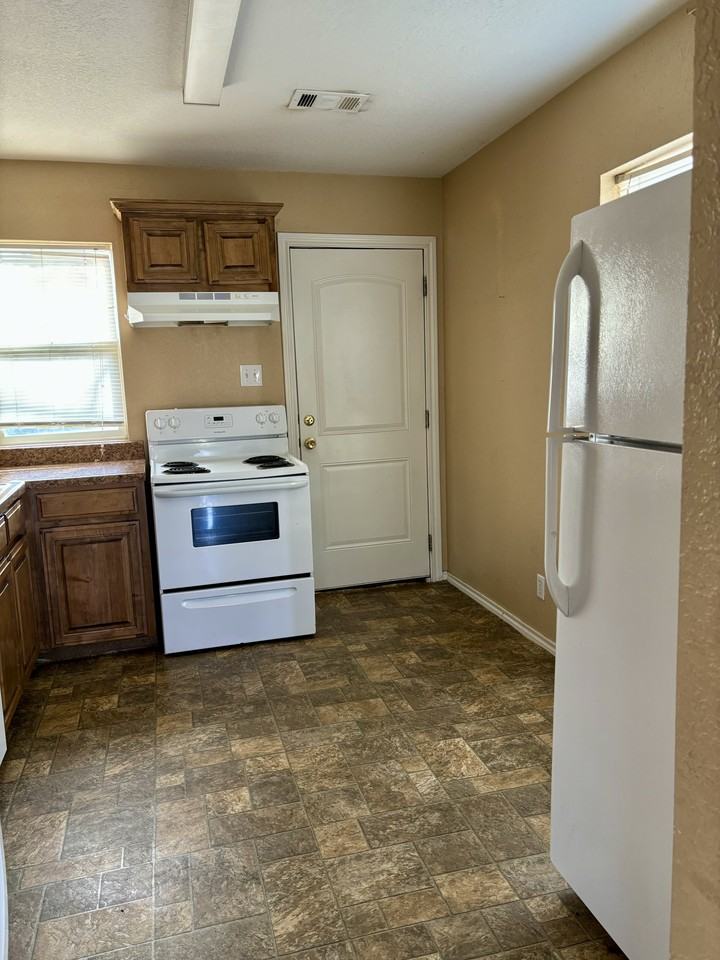 1209 Denison St #NA - Photo 2 of 7