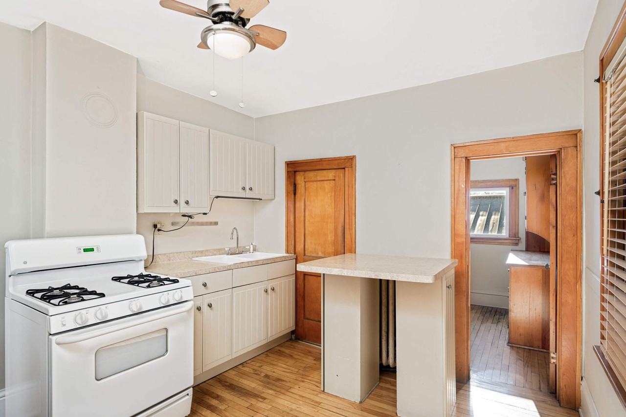 187 James Ave N #3 - Photo 3 of 22