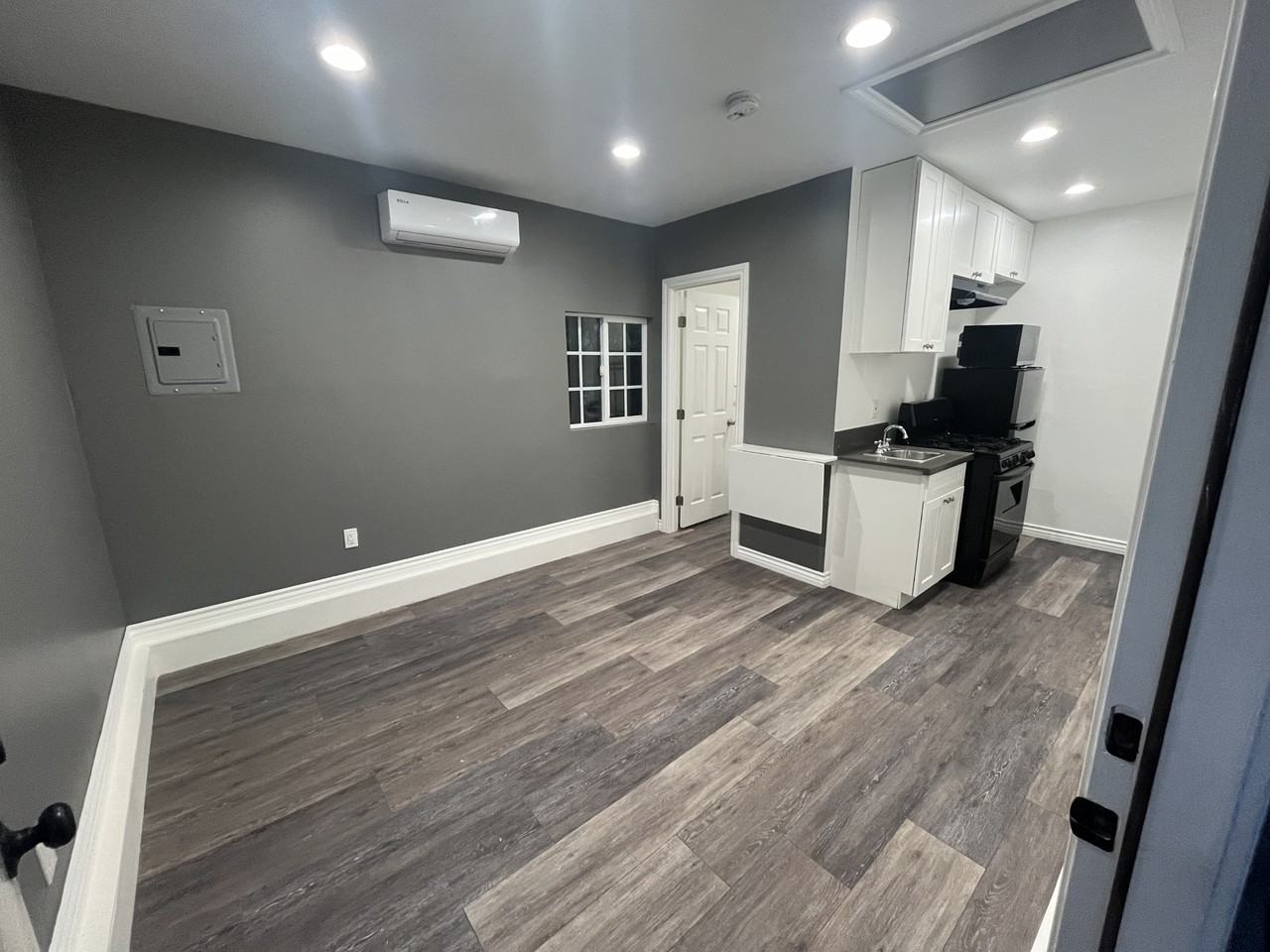 1817 E 109th St #1 - Photo 2 of 10