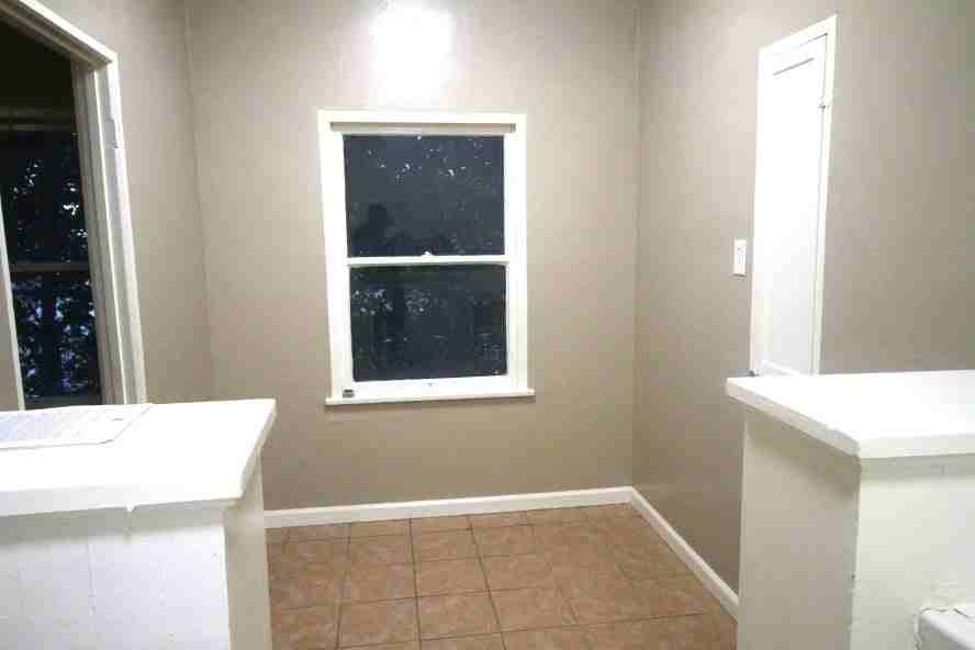 1152 Broad Avenue - Photo 4 of 6