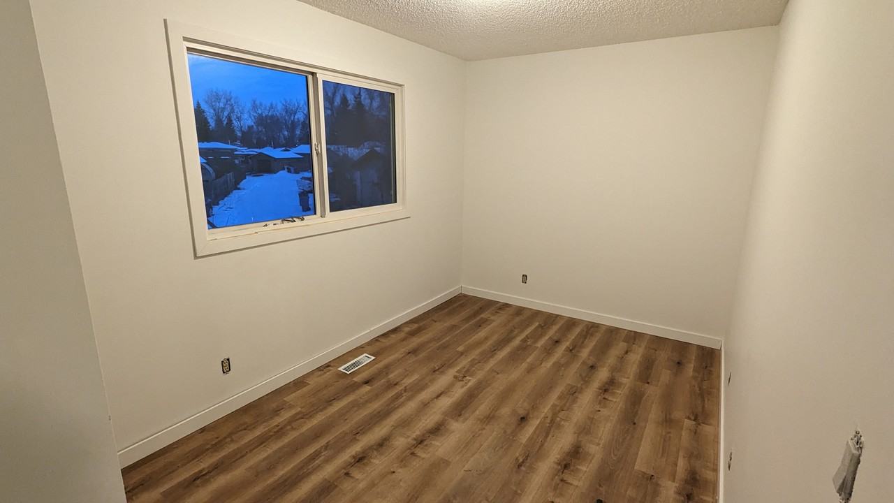 56 Midglen Road Southeast - Photo 3 of 9