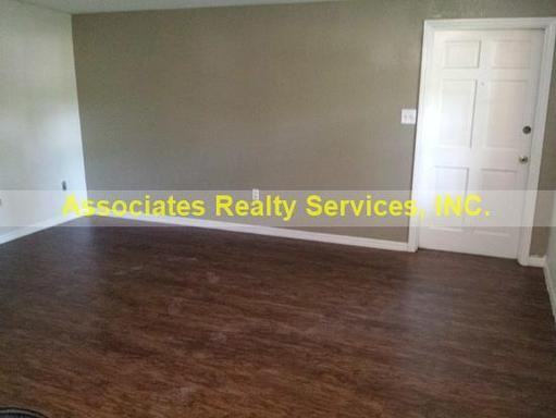 2909 NE 13th St - Photo 2 of 14