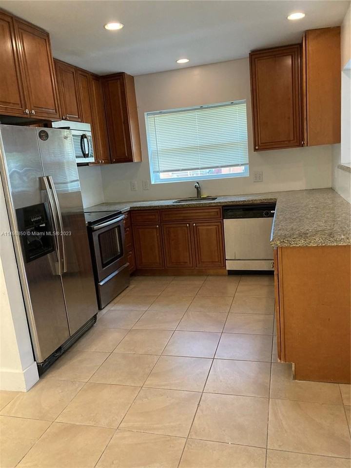 6305 Sw 58th Ave - Photo 2 of 8