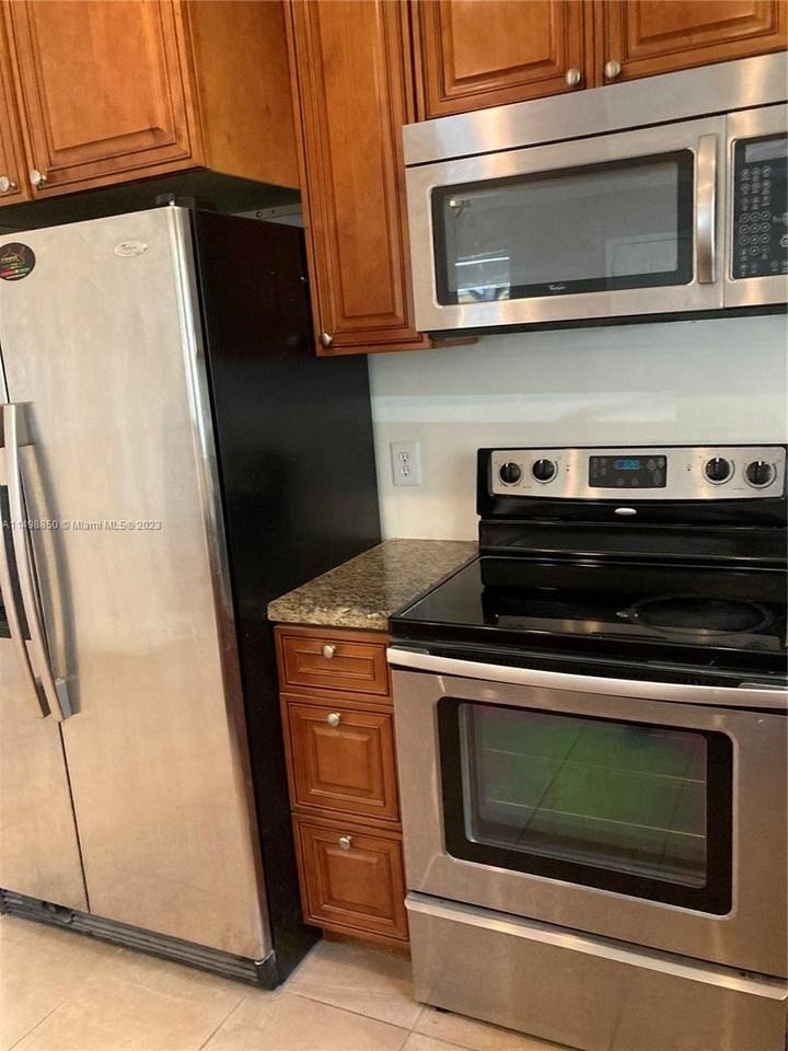 6305 Sw 58th Ave - Photo 3 of 8